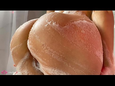❤️ Brunette pussy bibragailuarekin masturbatzen du dutxan orgasmo bizia lortzeko ❤❌ Pornografia %eu.taxiporec.topan ️❤
